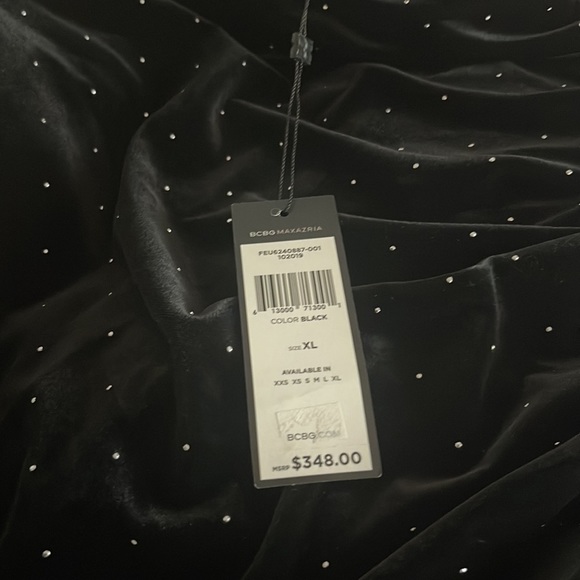 BCBGMAXAZRIA Velvet Rhinestone
Detail Gown in Black
Size: XL BCBGMaxAzria - Picture 4 of 4